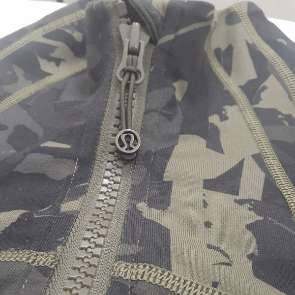 Lululemon Define Jacket Camo - Picture 2 of 5